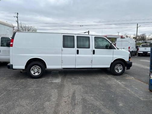 Summit White 2020 Chevrolet Express 2500 RWD 2500 Extended Wheelbase WT