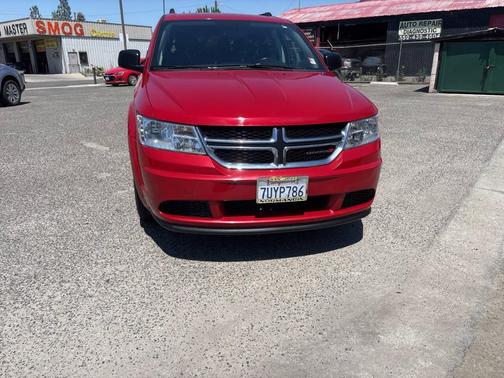 Red 2017 Dodge Journey SE