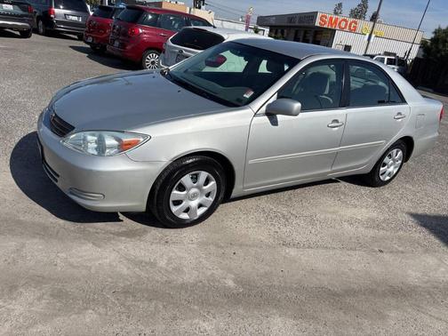 2004 Toyota Camry LE