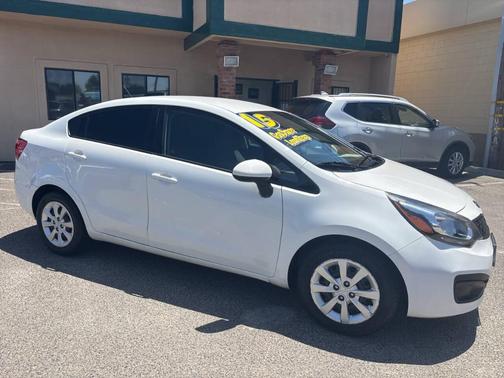 White 2015 Kia Rio LX
