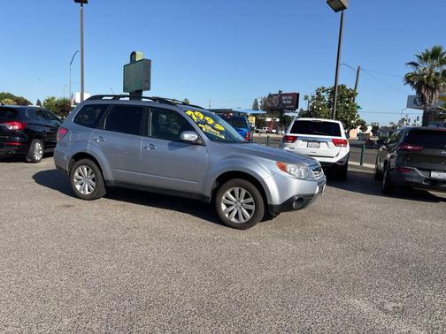 Ice Silver Metallic 2013 Subaru Forester 2.5X Premium