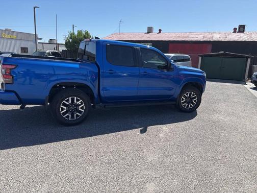 Bluestone Pearl 2024 Nissan Frontier SL