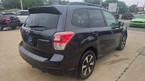 Crystal Black Silica 2018 Subaru Forester 2.5i Premium