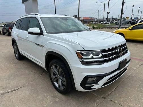 Pure White 2019 Volkswagen Atlas 3.6L SE w/Technology