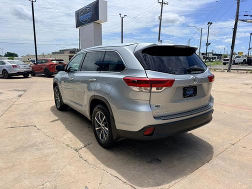 Celestial Silver Metallic 2018 Toyota Highlander XLE