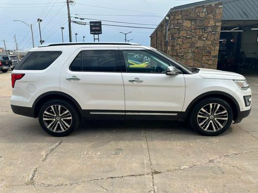 White Platinum Metallic Tri-Coat 2017 Ford Explorer sport
