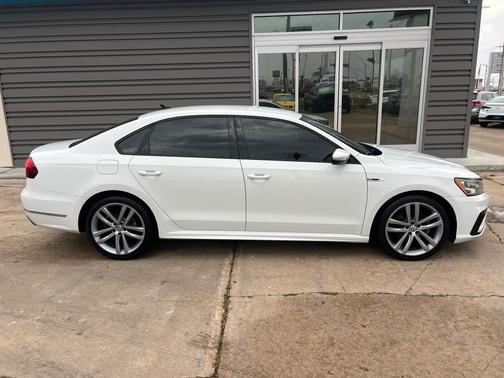 2018 Volkswagen Passat 2.0T R-Line
