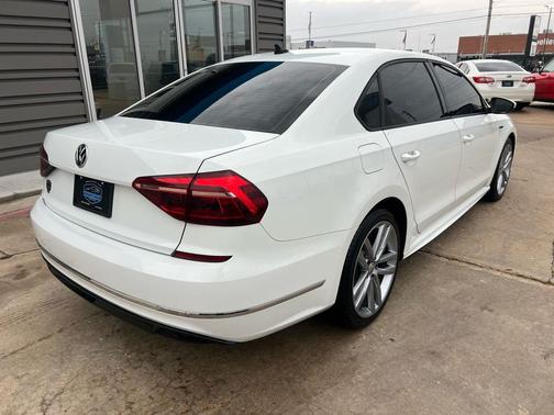 2018 Volkswagen Passat 2.0T R-Line