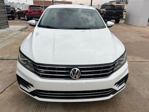 2018 Volkswagen Passat 2.0T R-Line
