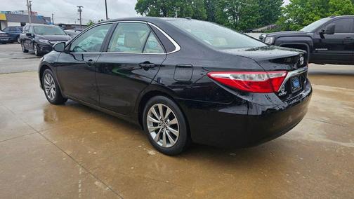 Midnight Black Metallic 2016 Toyota Camry XLE