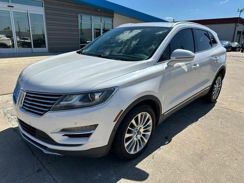 White Platinum Metallic Tri-Coat 2015 Lincoln MKC Base