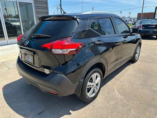 Super Black 2019 Nissan Kicks S