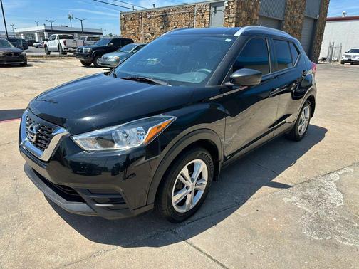 Super Black 2019 Nissan Kicks S
