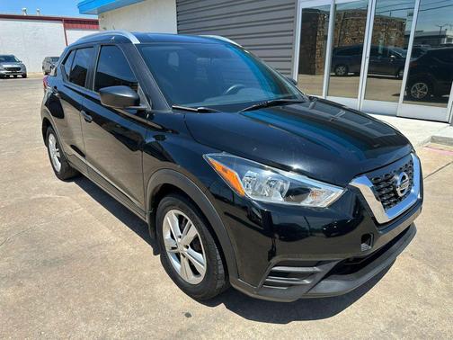 Super Black 2019 Nissan Kicks S