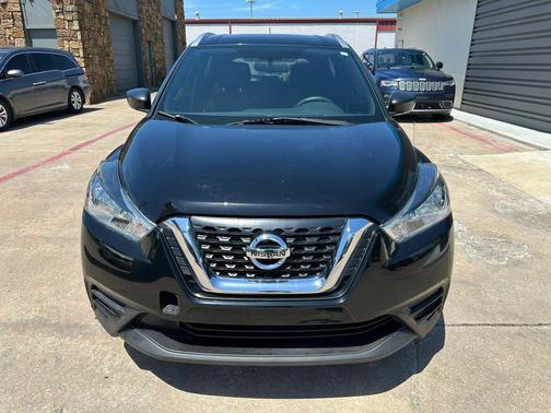 Super Black 2019 Nissan Kicks S