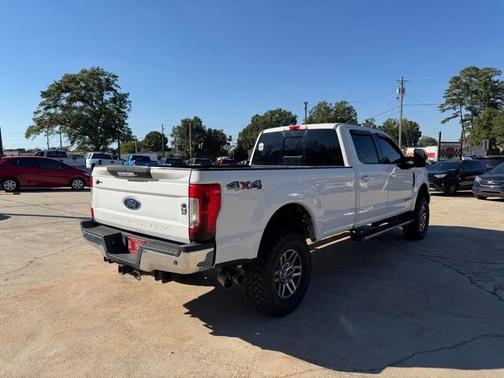 White 2019 Ford F-250 Lariat