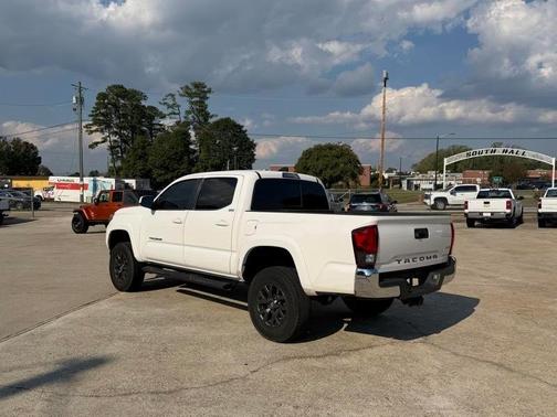 White 2021 Toyota Tacoma SR5