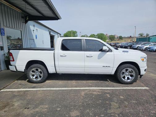Bright White Clearcoat 2019 RAM 1500 Big Horn