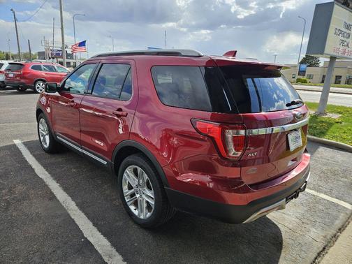 RED 2017 Ford Explorer XLT