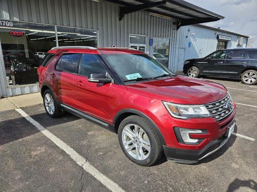 RED 2017 Ford Explorer XLT
