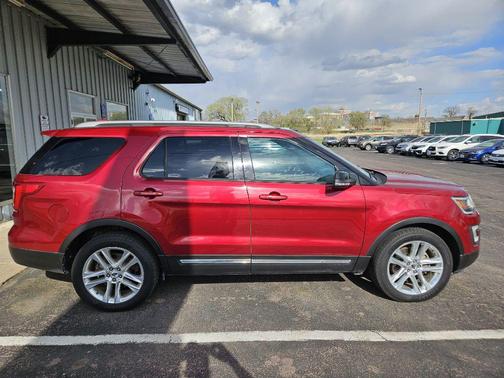 RED 2017 Ford Explorer XLT