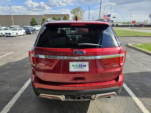 RED 2017 Ford Explorer XLT