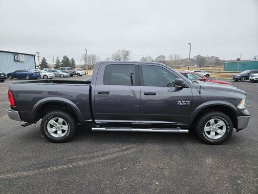 2016 RAM 1500 SLT