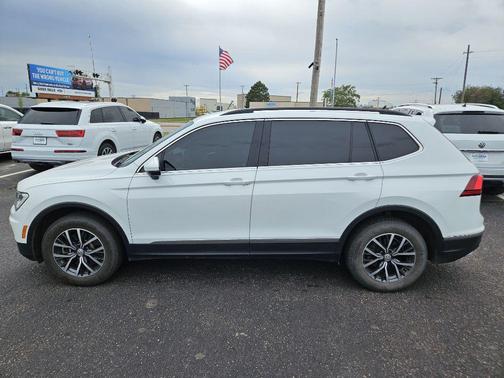 WHITE 2018 Volkswagen Tiguan 2.0T SE 4MOTION