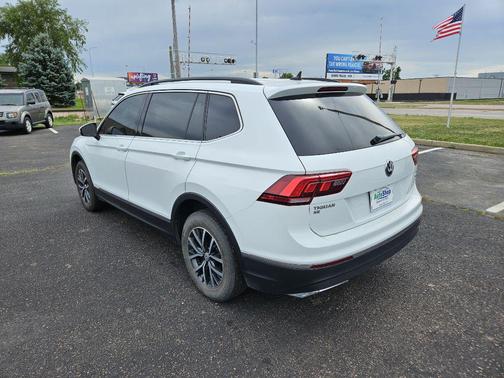 WHITE 2018 Volkswagen Tiguan 2.0T SE 4MOTION