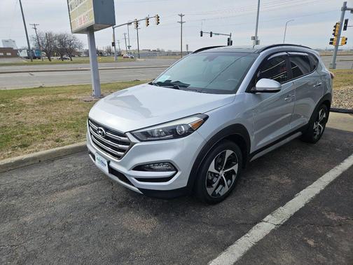 Molten Silver 2017 Hyundai TUCSON Limited