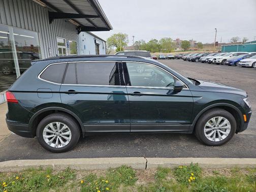Dark Moss Green Metallic 2019 Volkswagen Tiguan 2.0T SE 4MOTION