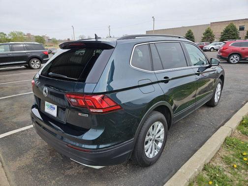 Dark Moss Green Metallic 2019 Volkswagen Tiguan 2.0T SE 4MOTION