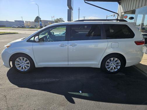 Blizzard Pearl 2016 Toyota Sienna XLE