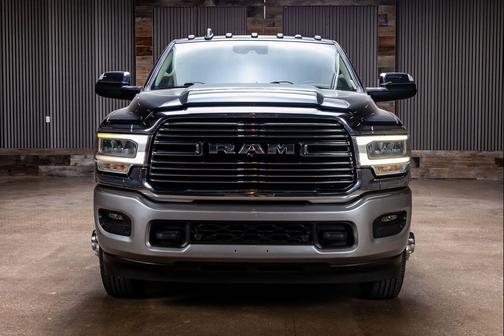 2020 RAM 3500 Laramie Crew Cab 4x4 8' Box