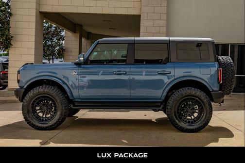 Azure Gray Metallic Tri-Coat 2025 Ford Bronco Outer Banks