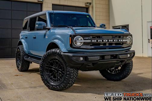 Azure Gray Metallic Tri-Coat 2025 Ford Bronco Outer Banks