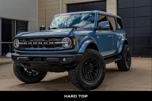 Azure Gray Metallic Tri-Coat 2025 Ford Bronco Outer Banks