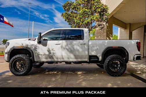 Summit White 2024 GMC Sierra 2500 AT4