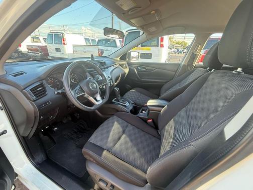 2017 Nissan Rogue Sport SV