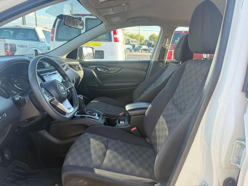 2017 Nissan Rogue Sport SV