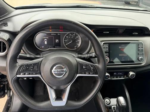 Black 2020 Nissan Kicks SV