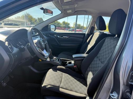 2017 Nissan Rogue Sport SV