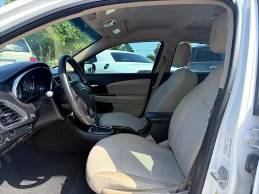 2013 Chrysler 200 LX