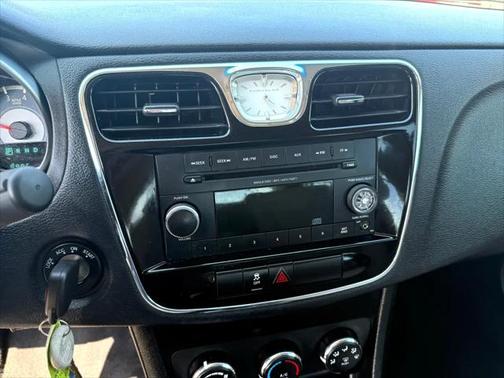 2013 Chrysler 200 LX