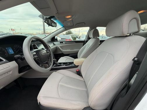 2017 Hyundai SONATA SE