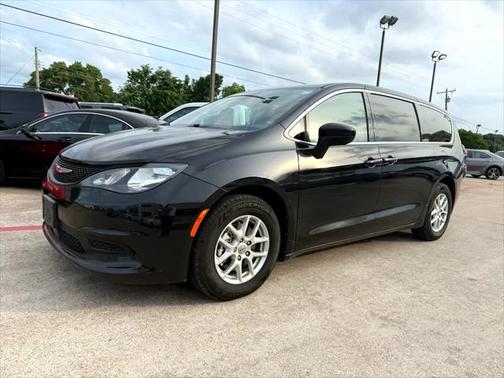 2022 Chrysler Voyager LX