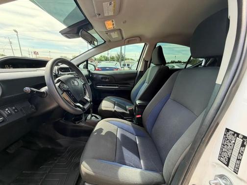 White 2018 Toyota Prius c Four