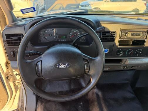 2005 Ford F-250 XLT Crew Cab