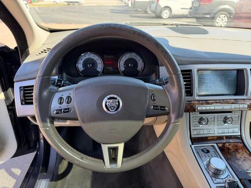 2010 Jaguar XF Premium Luxury