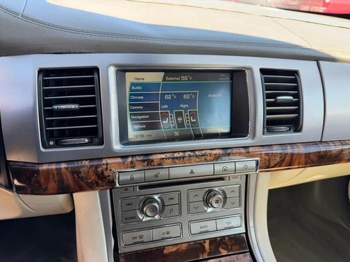 2010 Jaguar XF Premium Luxury